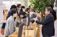 是锁定一个位于焦点区域的优良展位